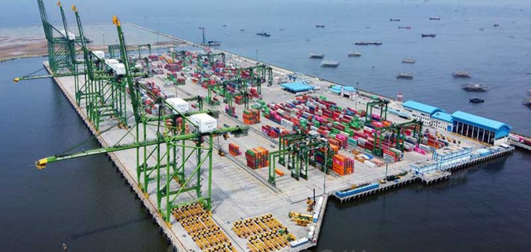 Foto udara kawasan New Priok Container Terminal, Jakarta. Bisnis