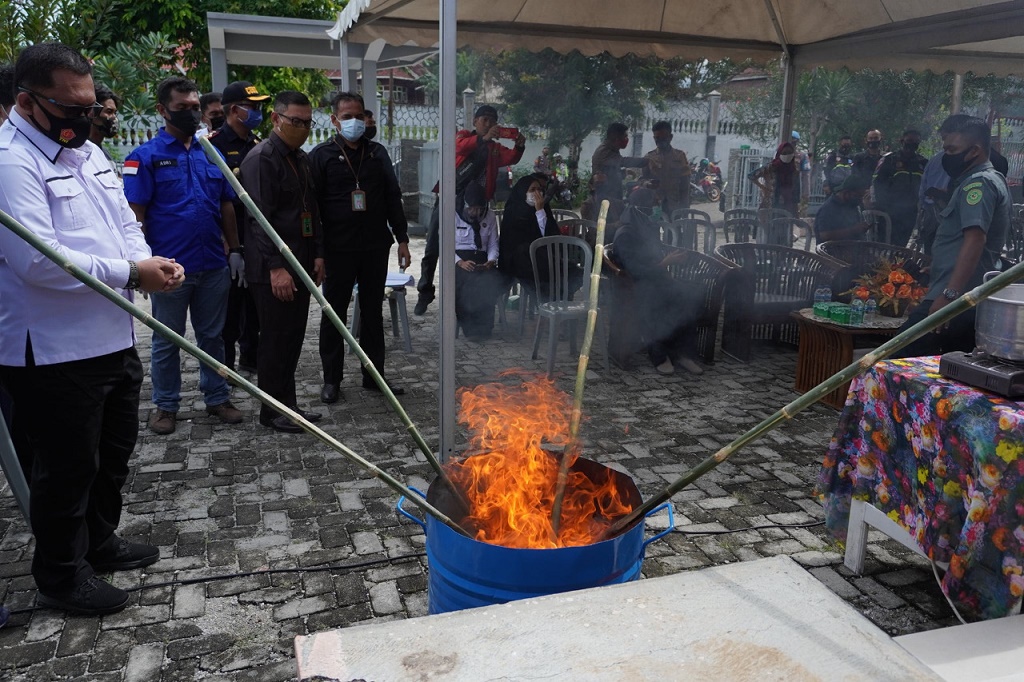  Jalankan Tugas Lindungi Masyarakat, Bea Cukai Musnahkan Jutaan Batang Rokok Ilegal dan Narkotika