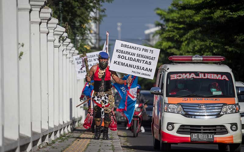  Relawan PMI Solo Ajak Masyarakat Patuhi Protokol Keshatan