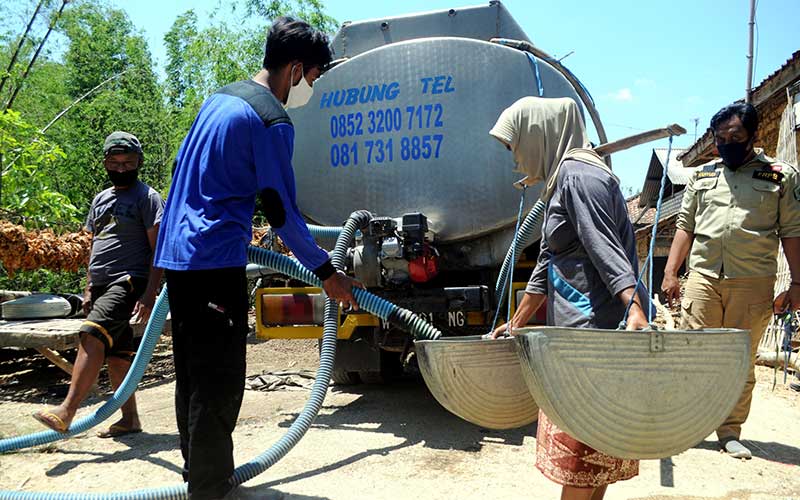  Forum Relawan Penanggulangan Bencana Salurkan Air Bersih Ke Daerah Kekeringan di Jawa Timur