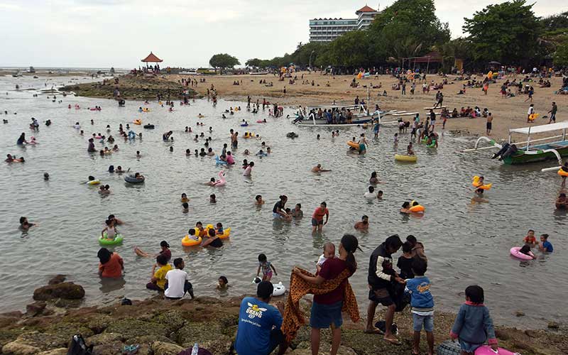  Libur Hari Raya Galungan, Pantai Sanur Dipenuhi Wisatawan