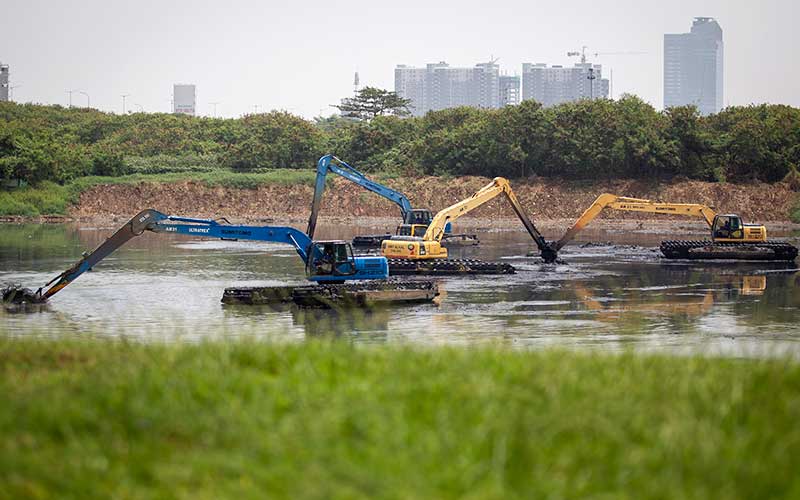  Antisipasi Banjir, Pemprov DKI Jakarta Mulai Keruk Lumpur di Waduk Ria Rio