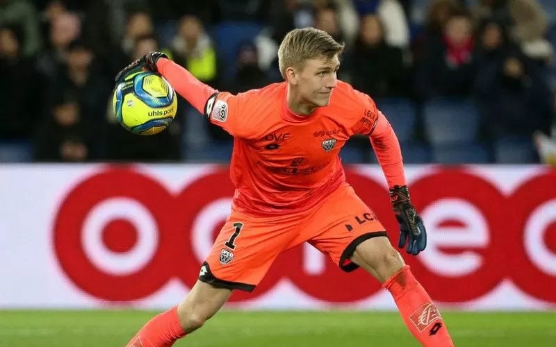  Arsenal Segera Gaet Kiper Asal Islandia