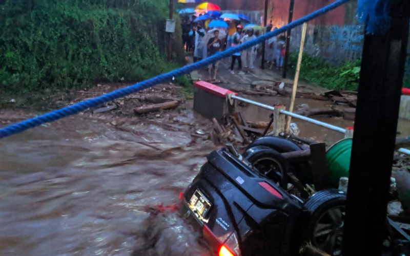 Banjir bandang terjadi di Kampung Cibuntu, Desa Pasawahan, Kecamatan Cicurug, Kabupaten Sukabumi, Jawa Barat, Senin (21/9/2020) sore/Dok.-BPBD Sukabumi.