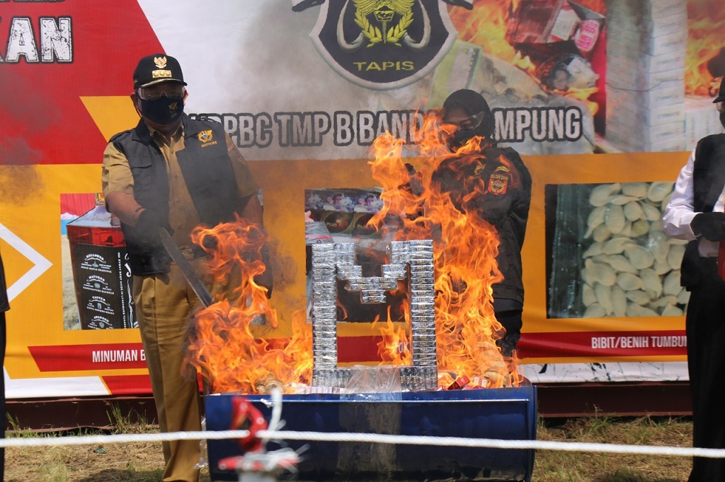  Bea Cukai Lampung Musnahkan 6,5 Juta Batang Rokok Ilegal