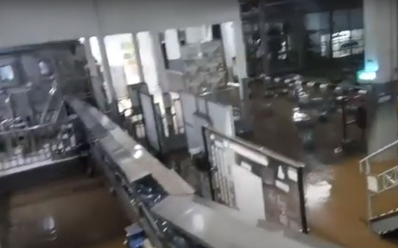 Salah satu fasilitas pabrik Aqua di Sukabumi, Jawa Barat, kebanjiran, Senin (21/9/2020)/YouTube