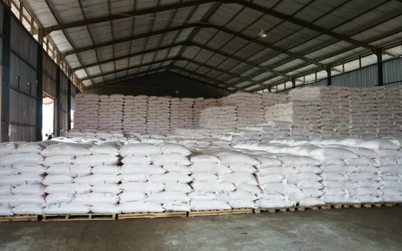 PT Pupuk Indonesia (Persero) menyiapkan pasokan pupuk untuk memenuhi kebutuhan petani menjelang musim tanam dengan rincian stok 1,78 juta ton untuk pupuk bersubsidi dan 873.336 ton pupuk nonsubsidi. /ANTARA
