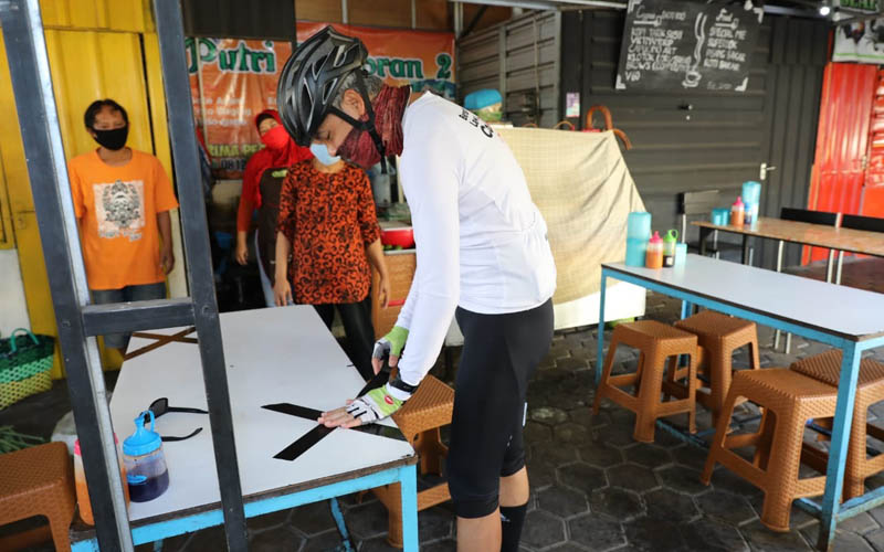  Abaikan Protokol, Warung Makan \'Diplester\' Gubernur Ganjar