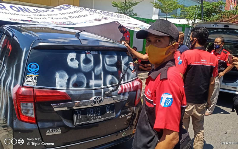  Sopir Taksi GoCar Semarang Demo Tuntut Aktivasi Akun