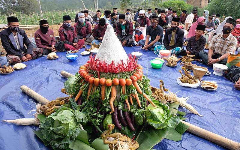 Warga Lereng Gunung Andhong Gelar Tradisi Merti Dusun Mantra di Tengah Pandemi Covid-19