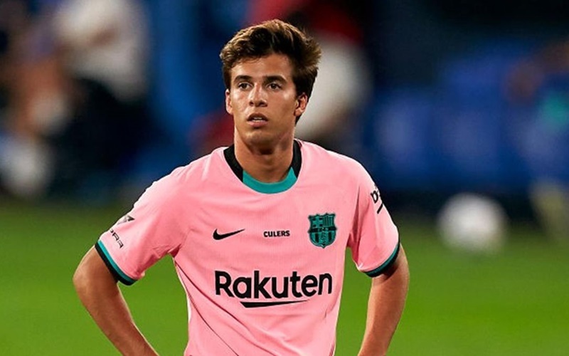  Berkeras Bertahan di Barcelona, Riqui Puig Didaftarkan di Tim B