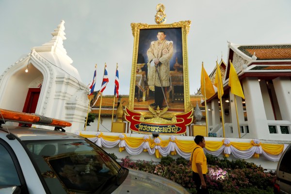  Pemerintah Thailand Laporkan Facebook dan Twitter ke Polisi