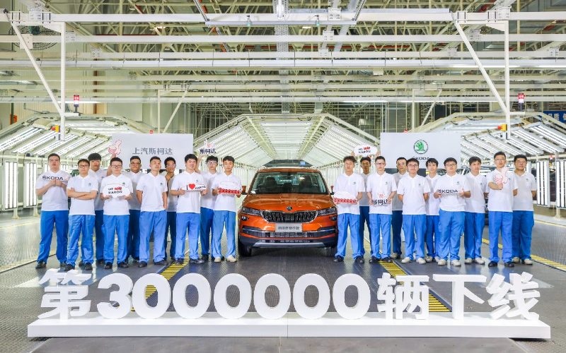 Skoda Auto merayakan produksi ketiga juta unit mobil yang diproduksi di China. Model Karoq yang diproduksi di pabrik Ningbo menjadi model yang ke 3 juta unit diproduksi di China. /Skoda