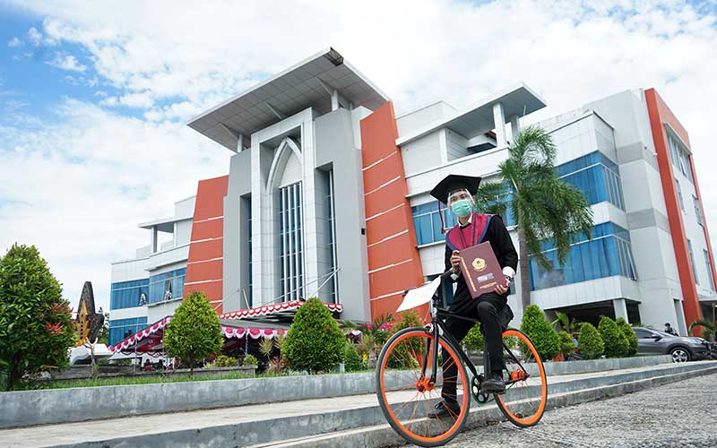  Wisuda Universitas Negeri Gorontalo di Gelar Secara Drive Thru