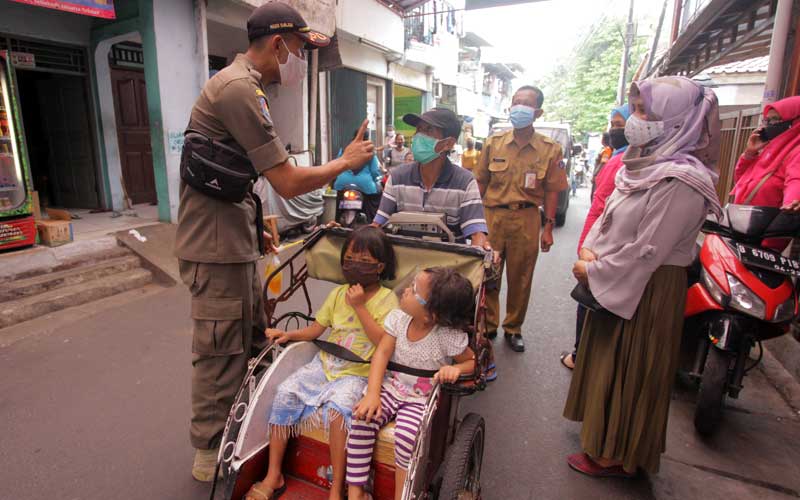  Angka Positif Covid-19 di Jakarta Terus Meningkat, Petugas Gabungan Gelar Razia Protokol Kesehatan