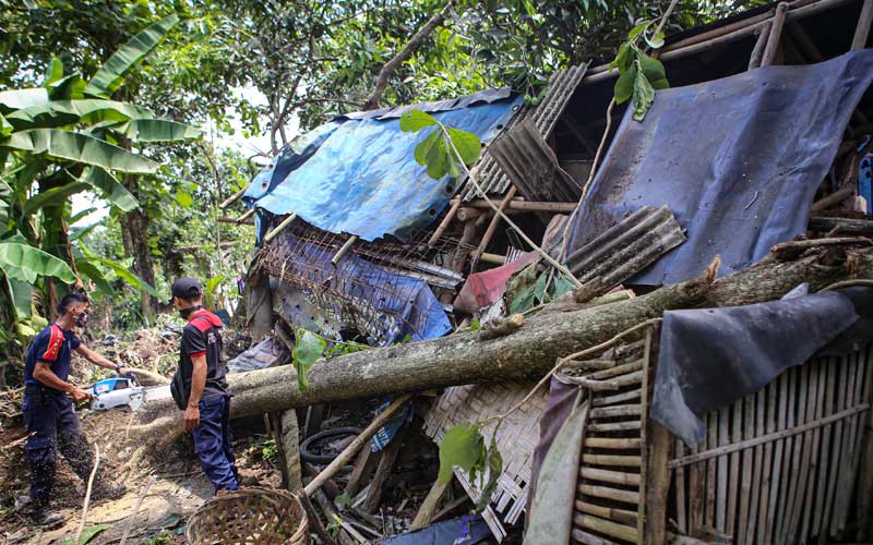  Ratusan Rumah di Tangerang Rusak Diterjang Angin Puting Beliung