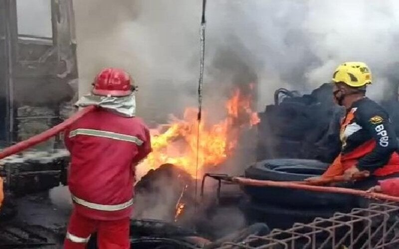  Garasi Bus Cendana di Madiun Terbakar