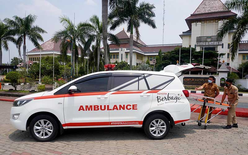  Pemkab Bekasi Terima Bantuan Berupa Satu Unit Kijang Innova Ambulance dan 3.000 Masker dari Toyota