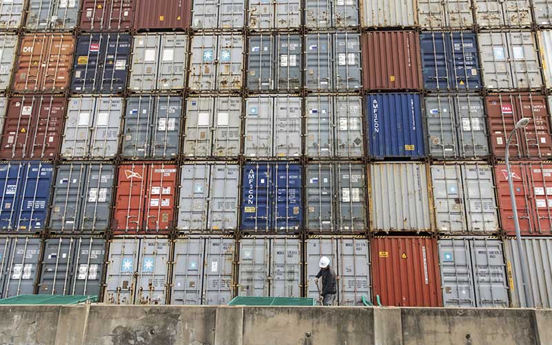 KEBANGKITAN NEGERI PANDA  : China Picu Dilema Pengusaha