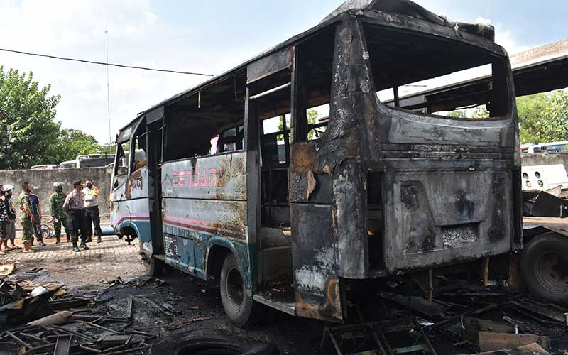  Garasi Bus di Madiun Terbarkar Akibat AKtivitas Pengelasan Bus Bekas