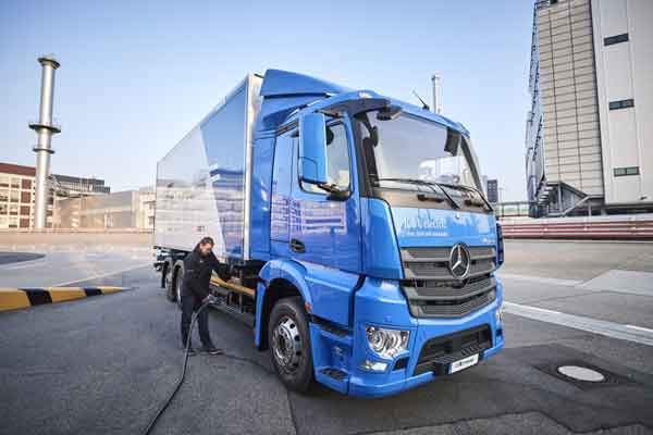  Mercedes-Benz eActros Mulai Uji Coba Praktis di Cologne.