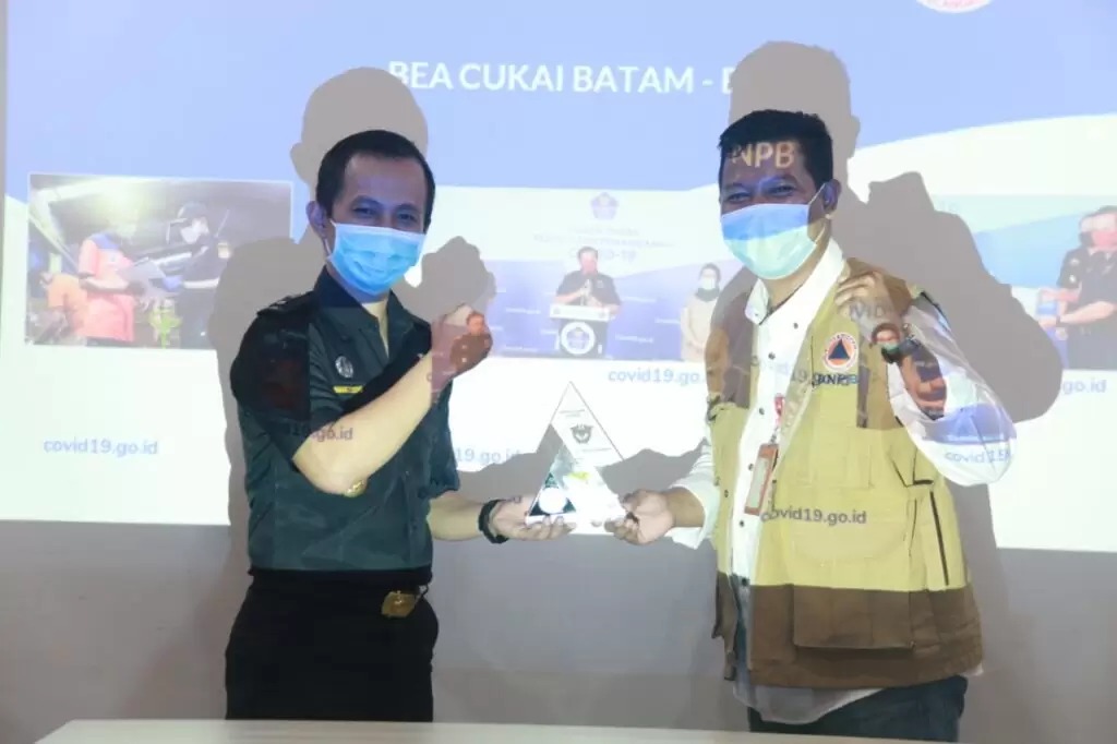  Aktif Tangani Covid-19, Bea Cukai Batam Terima Penghargaan BNPB