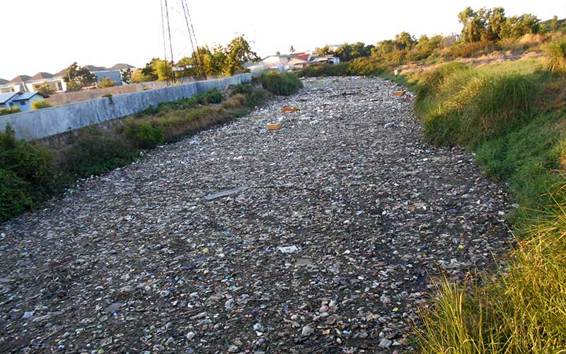  Kali Kampung Bogor di Bekasi Dipenuhi Sampah