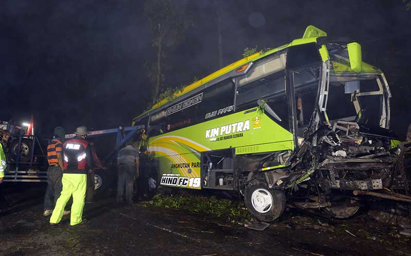  4 Orang Meninggal Dunia dalam Kecelakaan Bus Pariwisata di Jalur Dieng-Wonosobo