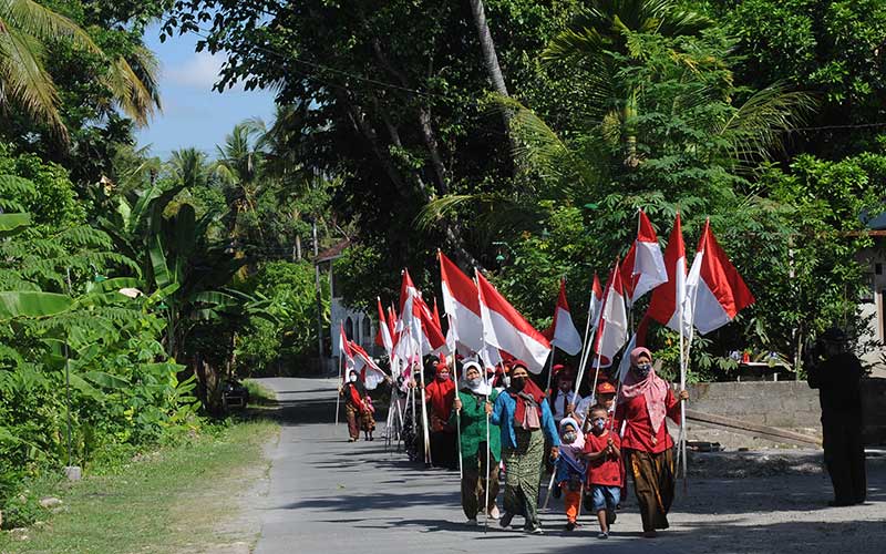  Warga Klaten Gelar Kirab Bendera Merah Putih Saat Peringatan Hari Kesaktian Pancasila
