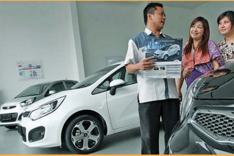    PEMBIAYAAN MOBIL BARU   : Kenaikan Volume Kredit Belum Stabil