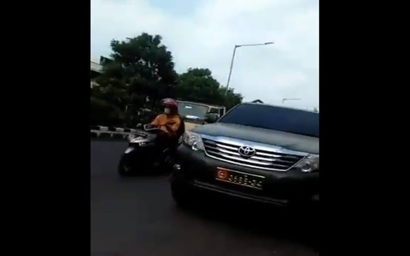  Viral, Warga Sipil Kedapatan Pakai Mobil Dinas TNI