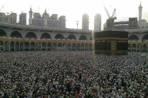  Pagi Ini Ibadah Umrah Kembali Dimulai di Mekah, Begini Protokolnya