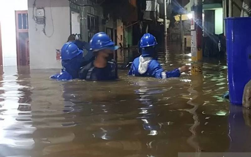  Penampakan Kebon Pala Terendam Banjir 1,5 Meter AKibat Ciliwung Meluap