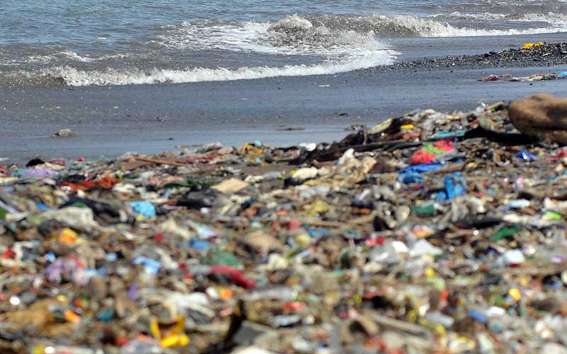  Pemkot Padang Kualahan Atasi Penumpukan Sampah di du Pantai