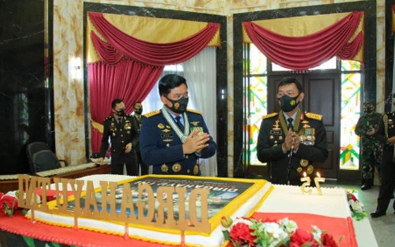  HUT Ke-75 TNI, Kapolri Beri Kejutan Ini ke Panglima TNI