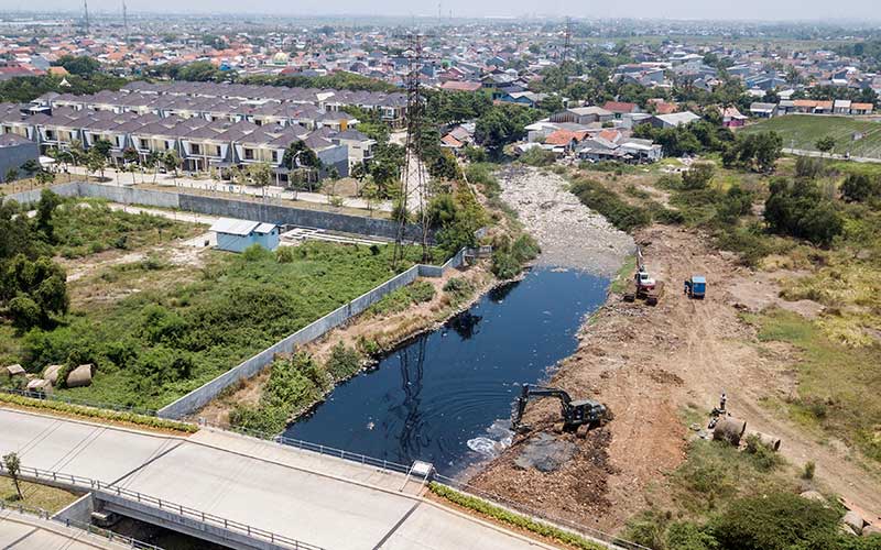  Antisipasi Banjir, Kali Blencong Bekasi Dikeruk Untuk Membersihkan Sampah