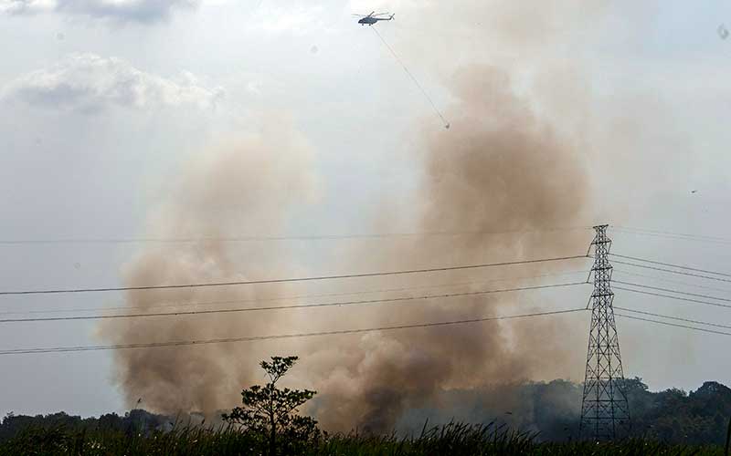  Dua Helikopter Mi-18 Mtv Dikerahkan Untuk Memadamkan Kebakaran Lahan di Palembang