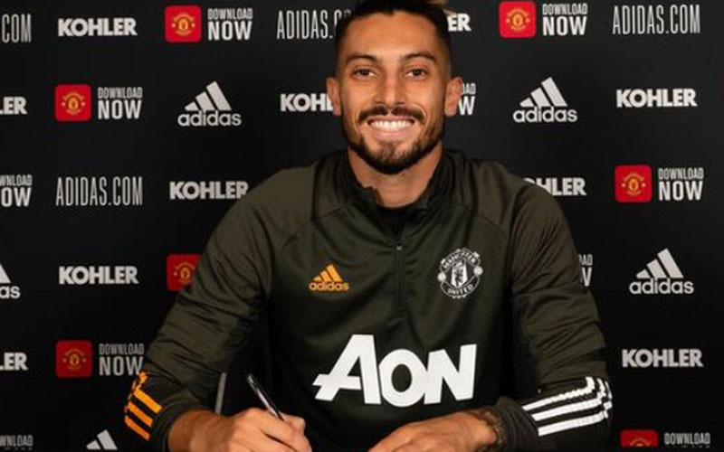  Manchester United Resmi Boyong Bek Brasil Alex Telles dari Porto