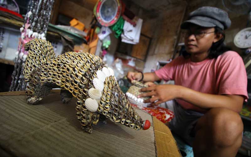  Perajin di Surabaya Manfaatkan Limbah Kerang Menjadi Kerjainan Yang Bernilai Ekonomi