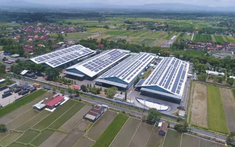  Pabrik Danone-Aqua Pasang Panel Surya Atap Terbesar di Jateng