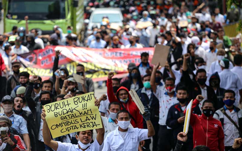  Buruh di Tangerang Gelar Aksi Long March Saat Unjuk Rasa Penolakan UU Cipta Kerja