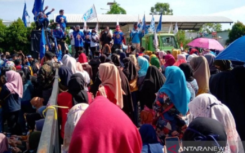  Ribuan Buruh di Cianjur Kembali Protes UU Cipta Kerja