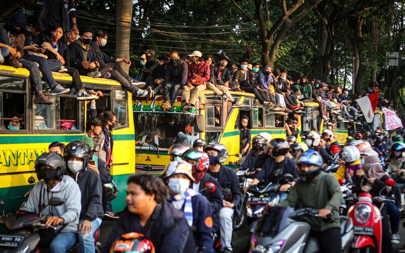  200 Pendemo Diamankan Polda Metro Jaya, 12 Orang Reaktif Tes Covid-19