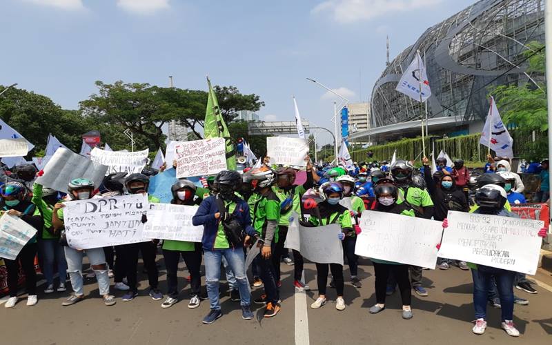  Demo Tolak Omnibus Law UU Cipta Kerja, Massa SBSI 92 Minta Cek Gedung DPR