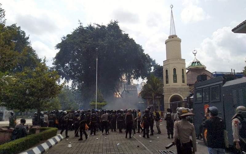  Demo Omnibus Law di DPRD Yogyakarta Ricuh, Ada yang Terluka