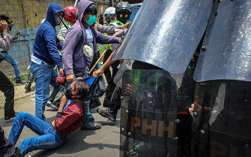  Sejumlah Demonstran Diamankan Polisi Saat Aksi Menolak Pengesahan UU Cipta Kerja