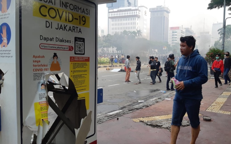  Demo UU Cipta Kerja Rusuh, Penumpang Bus Transjakarta Dipastikan Selamat