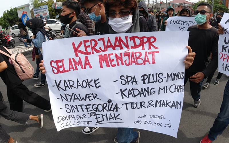  ​Demo UU Cipta Kerja Rusuh, Ini Suasana di Bali Hingga 20.00 WITA