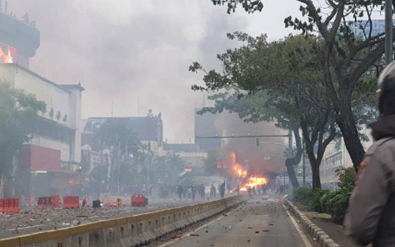  Demo UU Cipta Kerja: Kembali Jadi Sasaran Massa, Apa Dosa Pos Polisi Tomang?