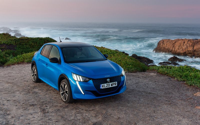  Peugeot e-208 Gondol Gelar Electric Small Car of the Year